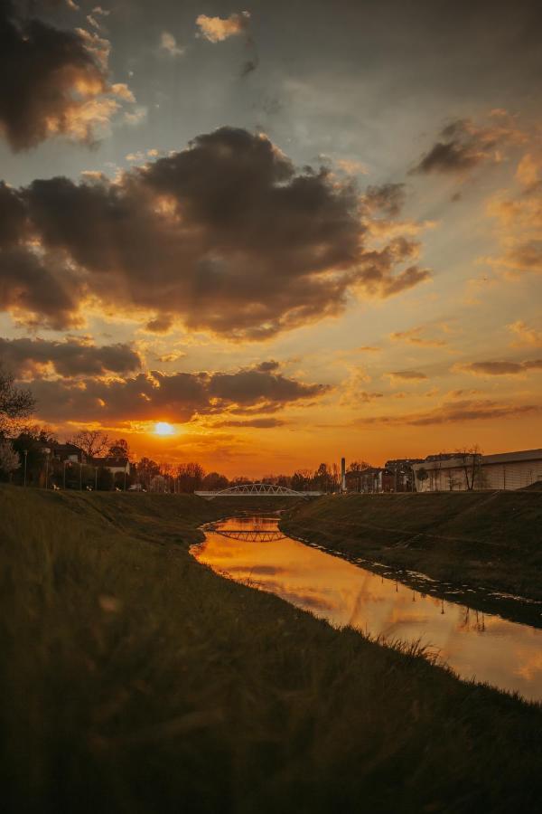 Apartman Stari Toranj วูโควาร์ ภายนอก รูปภาพ